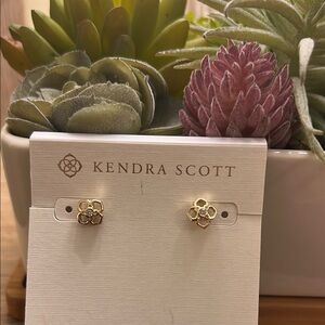 Kendra Scott Rue Classic Stud Earrings with Crystal Center